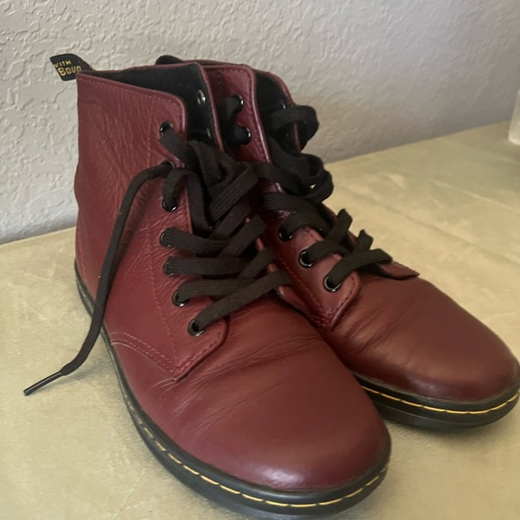 Women’s Dr. Martens - Picture 2 of 7
